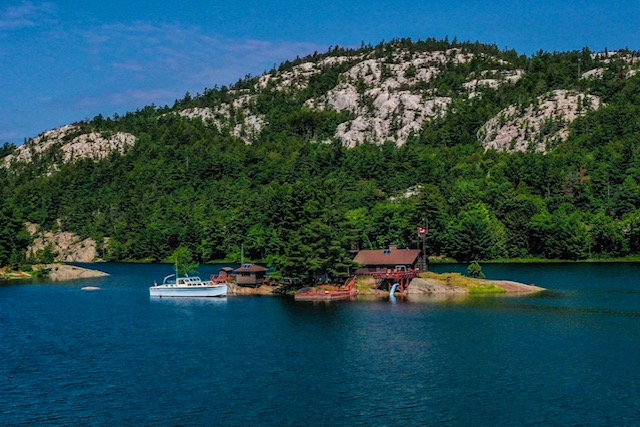 The Evinrude Cottage with Jib and Debby Turner’s Flying Chief at the dock - Photo provided by Debby Turner